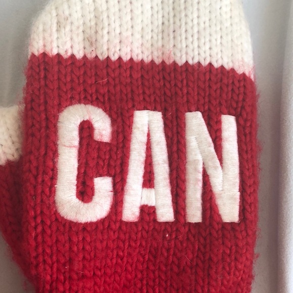 Hudson Bay Red Mittens - Picture 5 of 6